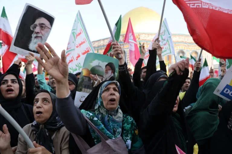 Fear and Flight: Iranians Flee Capital Amid Escalating Conflict with Israel