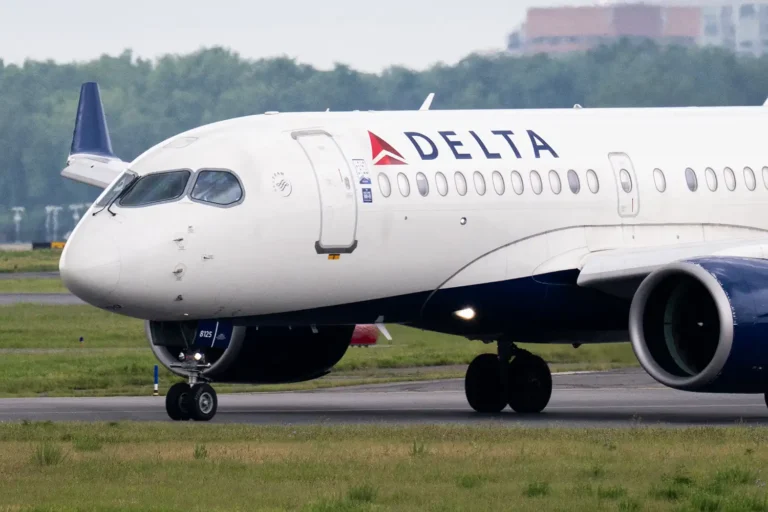 Delta Co-Pilot Arrested in Cockpit Moments After Landing in San Francisco